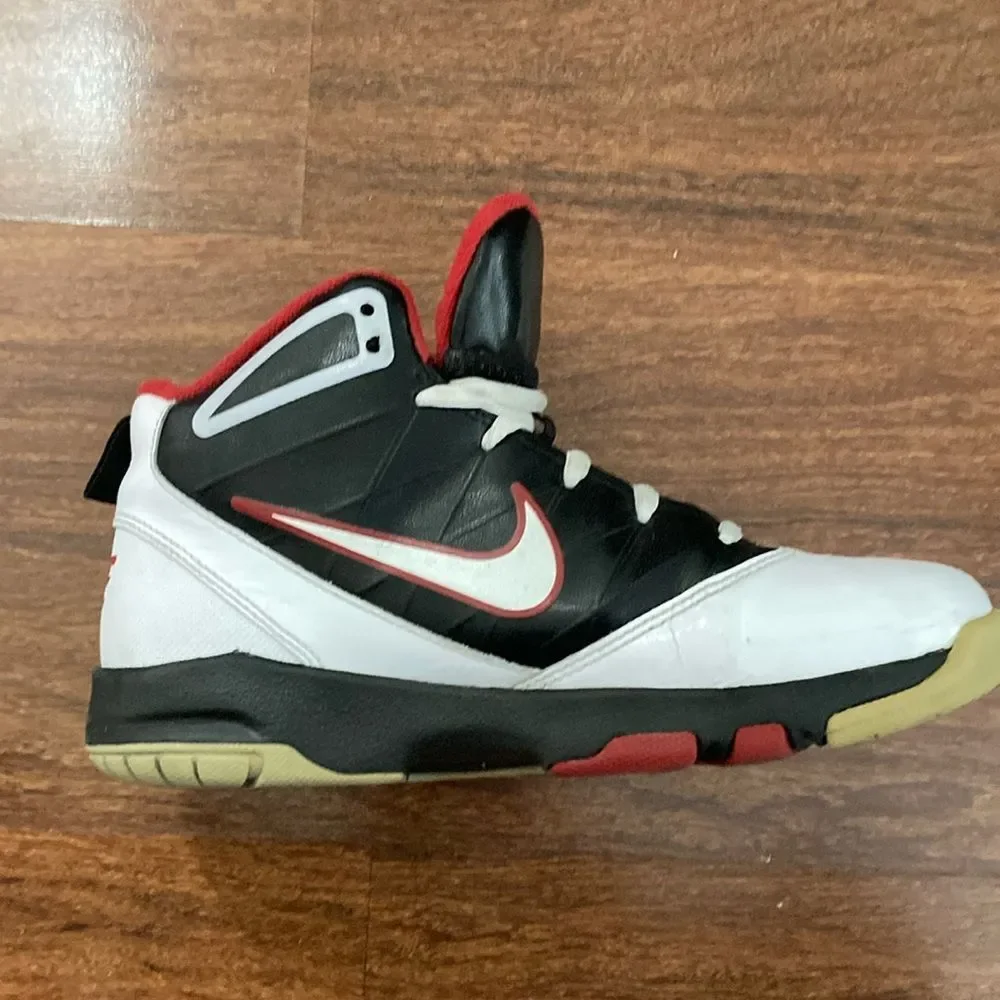 Nike Kids Black and Red Sneakers Sz 5